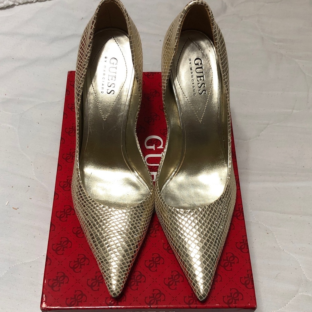 Guess by Marciano Gold Snakeskin Pointed Toe Pumps 7.5M